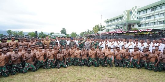 Potret Gahar Prajurit TNI Berkacamata Pose Bareng Laksamana Yudo & Jenderal Listyo