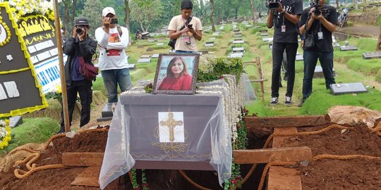 Korban Mutilasi Angela Dimakamkan Satu Liang Lahat dengan Anaknya