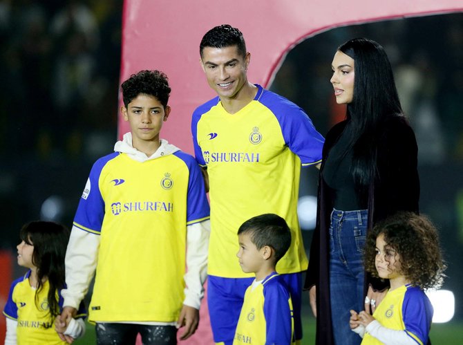 cristiano ronaldo berseragam al nassr