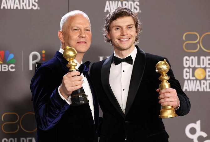evan peters menangkan golden globes 2023