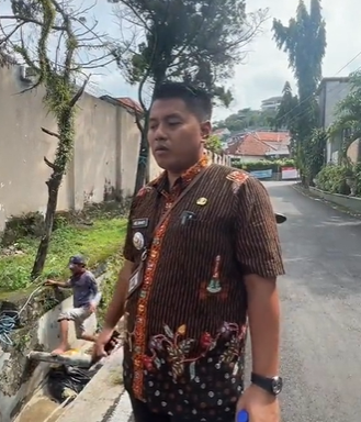 bukti tegas camat di semarang minta usut oknum buang sampah di selokan 039cari cctv039