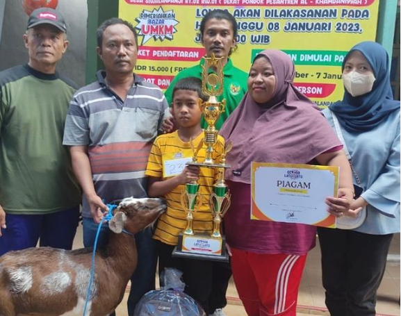 bocah ini menangkan juara lato lato di kampungnya dapat hadiah utama kambing