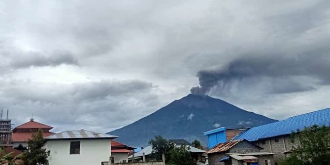 Erupsi Gunung Kerinci Bertambah Tinggi, Semburan Abu Vulkanik 1.200 Meter