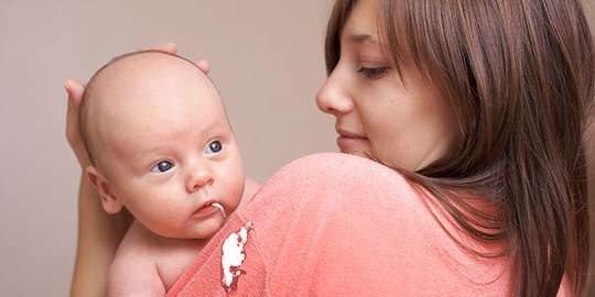Mengapa Bayi Mengalami Gumoh Setelah Makan? Ini 3 Penyebabnya