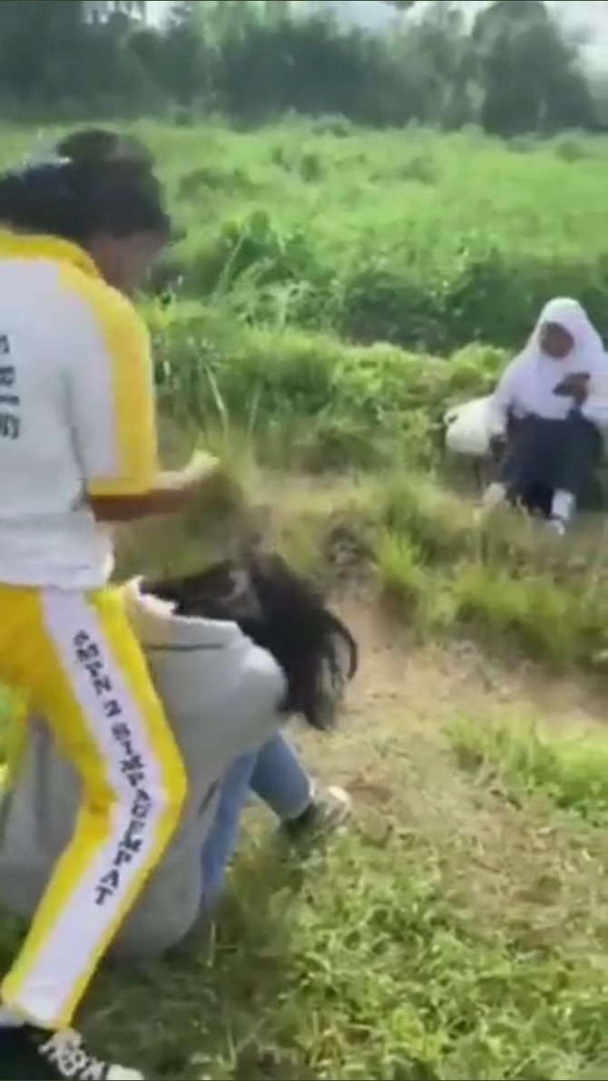 pukuli teman sendiri video bullying remaja ini viral dan bikin miris