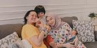 5 Potret Kenangan Melody Prima dan Suami Sebelum Gugat Cerai