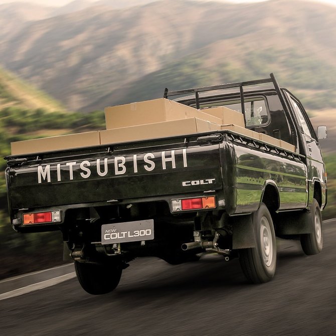 mesin bertenaga dan muatan banyak mitsubishi l300 jadi andalan usaha di pedesaan