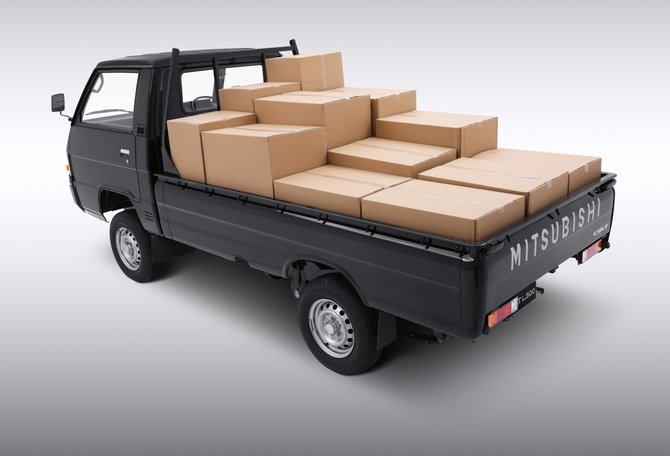 mesin bertenaga dan muatan banyak mitsubishi l300 jadi andalan usaha di pedesaan