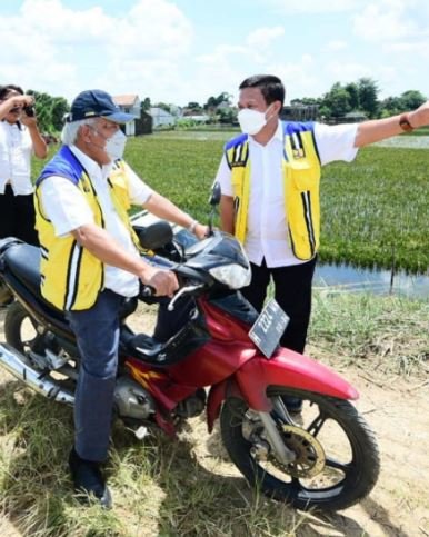 pakai motor bebek menteri basuki tinjau banjir di jepara jadi sorotan