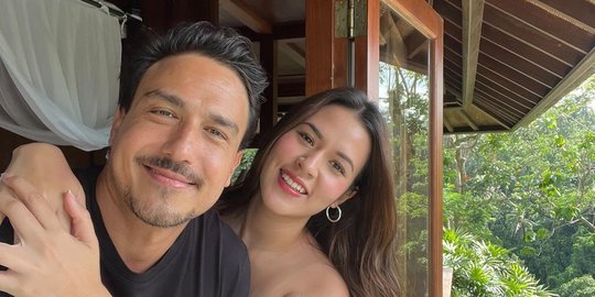 5 Tahun Usia Pernikahan, Ini Deretan Foto Raisa & Hamish Daud yang Makin Romantis