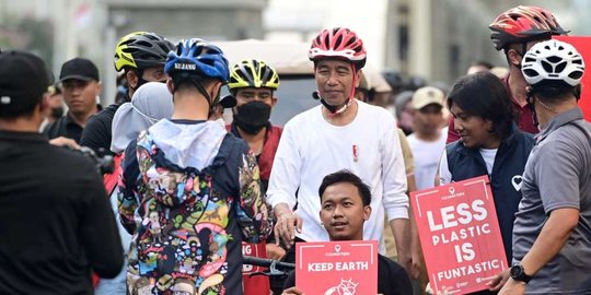 momen presiden jokowi gowes di cfd, dikawal ketat paspampres & jadi rebutan warga