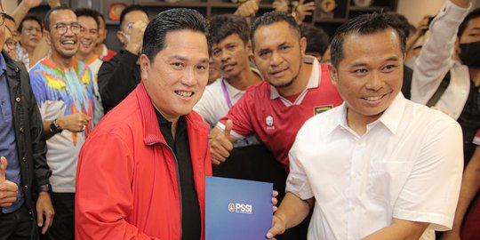 Erick Tohir Serahkan Berkas Pencalonan Diri Jadi Ketua PSSI