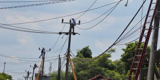 Belasan Jaringan Utilitas Provider Bodong di Surabaya Ditertibkan