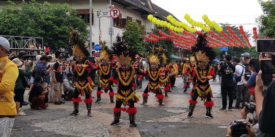 Sambut Imlek, 4.000 Kue Keranjang Dikirab Warga Solo