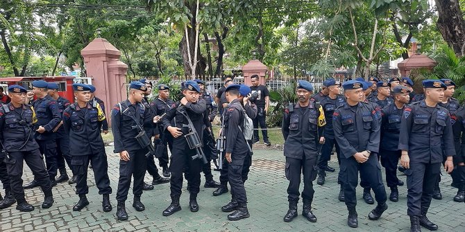 Jelang Sidang Perdana Tragedi Kanjuruhan, Polisi Berlaras Panjang Jaga PN Surabaya