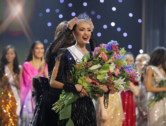 miss as rbonney gabriel dinobatkan jadi miss universe 2022