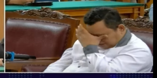 Begini Ekspresi Kuat Maruf Dituntut 8 Tahun Bui, Tertunduk Lesu Hingga Usap Air Mata