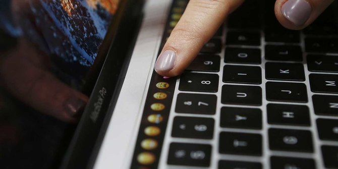 Apple Akhirnya Mau Buat Macbook Layar Sentuh setelah Bertahun-tahun Menolak