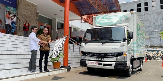 Nestle Indonesia dan PT Pos Uji Coba Truk Listrik Mitsubishi eCanter
