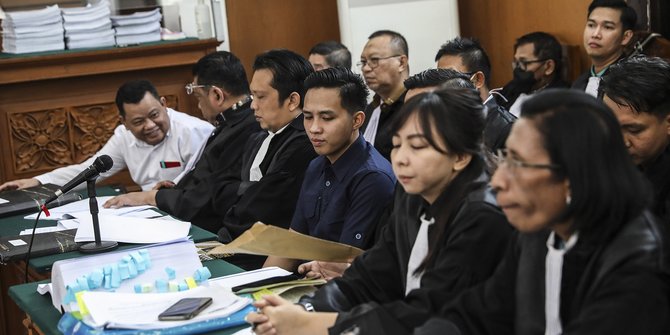 Tak Terima Dituntut 8 Tahun Penjara, Bripka RR & Kuat Ajukan Pembelaan Pekan Depan