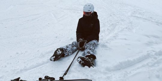 Potret Anya Geraldine Main Ski di Colorado, Pose Bareng Pacar Gantengnya Jadi Sorotan