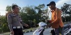 Aksi Polisi Bikin Pria Ini Kaget, Menghampiri saat Motor Mogok Endingnya Tak Terduga