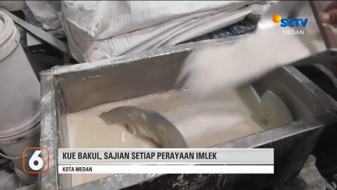 wajib ada saat perayaan imlek intip proses produksi kue bakul di medan