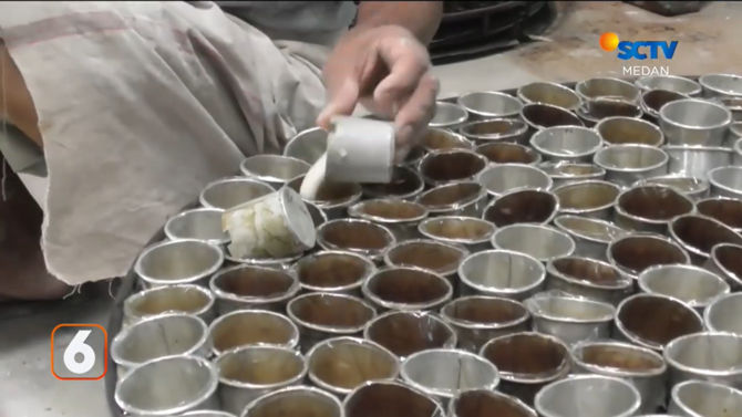 wajib ada saat perayaan imlek intip proses produksi kue bakul di medan