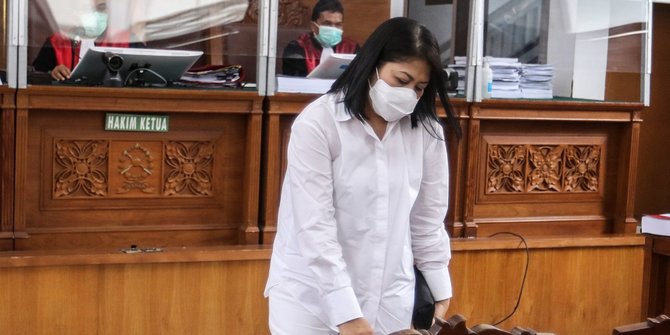 Pengunjung Sidang Soraki Tuntutan 8 Tahun Penjara Putri Candrawathi