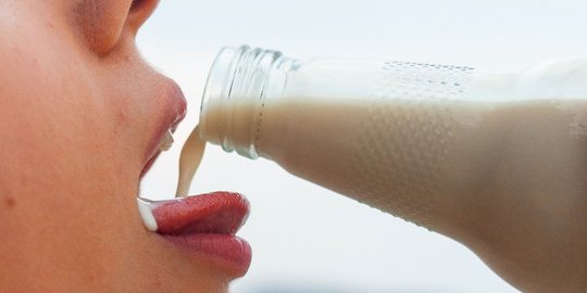 8 Manfaat dan Efek Buruk Minum Susu Sapi untuk Kecantikan