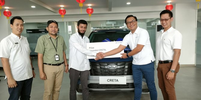Hyundai Gowa Serahkan Hadiah SUV Creta kepada Pemenang Program Test Drive and Win