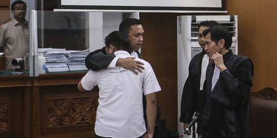 Pendukung Bharada E Soraki JPU, Hakim Setop Sidang: Petugas Keamanan Mohon Bantu