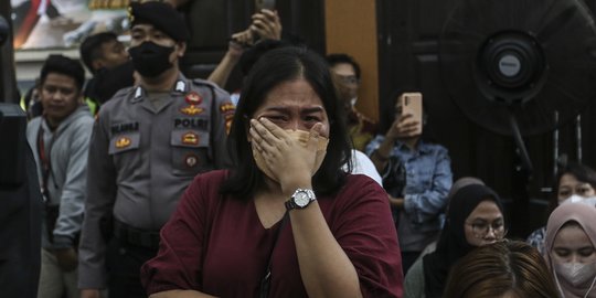 Tangis Histeris Pendukung usai Bharada E Dituntut 12 Tahun Penjara