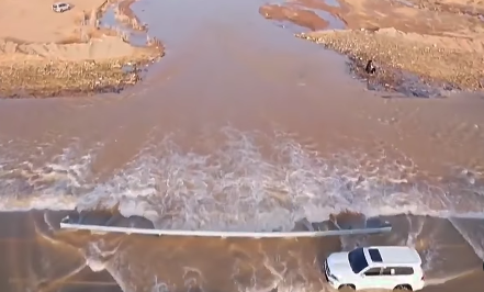 muncul danau di arab saudi