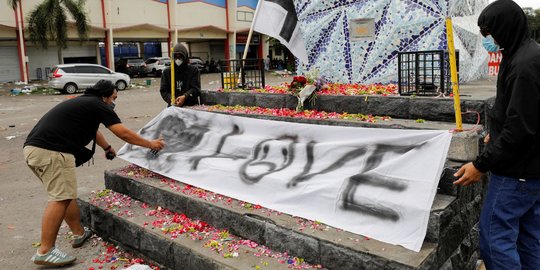 Saksi Ungkap Momen Mencekam di Kanjuruhan, Penonton Terjepit di Antara 2 Daun Pintu