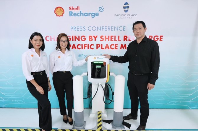 shell resmikan operasi spklu untuk mobil listrik di mal pacific place jakarta