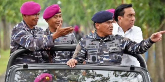 Kasal Muhammad Ali Kunjungi Sarang Petarung, Prajurit Marinir Beraksi Begini di Air