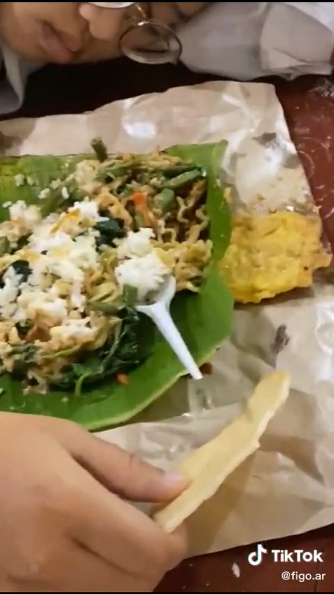 siswa sma ini ketiduran saat makan siang tak bangun meski diganggu temannya