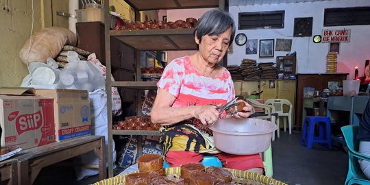 Berimlek dengan Kue Keranjang