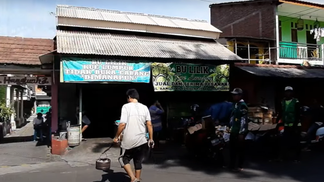 kue lumpur bu lilik sidoarjo