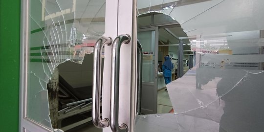 Nyawa Tak Tertolong, Keluarga Pasien Mengamuk Rusak Pintu IGD RS Arafah Jambi