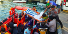 Menegangkan! Evakuasi Kapal Wisata Tenggelam di Labuan Bajo, 10 WNA Jadi Korban