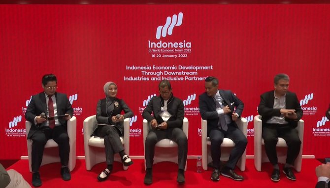 direktur utama pt pertamina nicke widyawati di paviliun indonesia world economic forum