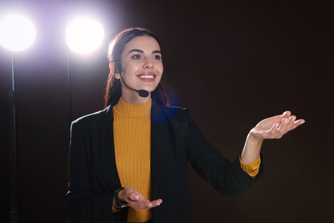 dikenal pede saat di depan umum ini 4 zodiak yang ternyata jago public speaking
