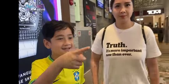 Nagita Slavina Jauh-jauh ke Singapura Buat Beli Panci, Reaksi Rafathar Curi Perhatian