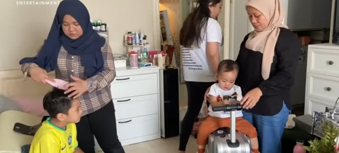 nagita slavina jauh jauh ke singapura buat beli panci reaksi rafathar curi perhatian
