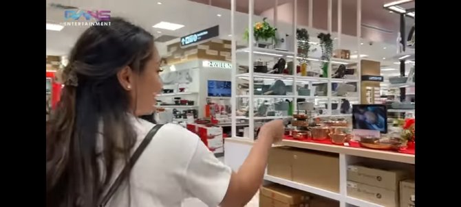 nagita slavina jauh jauh ke singapura buat beli panci reaksi rafathar curi perhatian