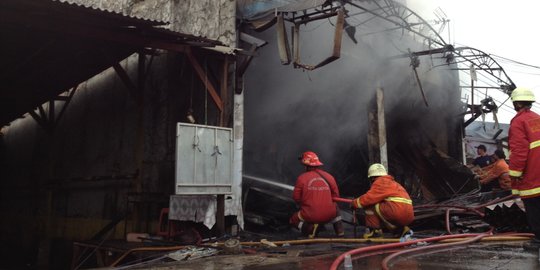 Korsleting, Lapak Barang Bekas di Cipayung Jakarta Timur Terbakar