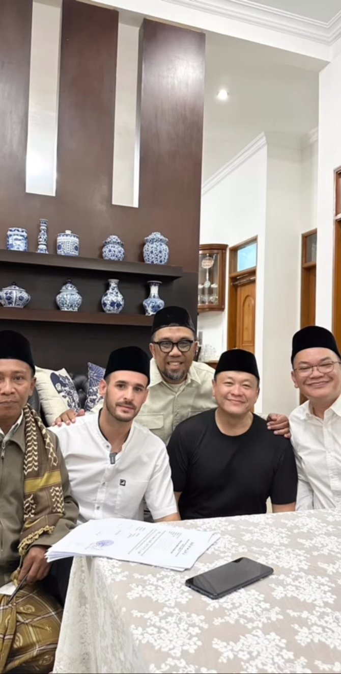 pacar nikita baca dua kalimat syahadat