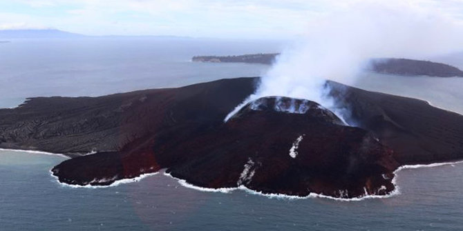 Gunung Anak Krakatau Berulang Kali Erupsi sejak Dini Hari